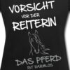 Spreadshirt Vorsicht Vor Der Reiterin Pferd Ist Harmlos Frauen T-Shirt mit gerollten Ärmeln