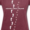Spreadshirt Hund Pfotenabdruck Fußspur Never Walk Alone Frauen T-Shirt mit gerollten Ärmeln