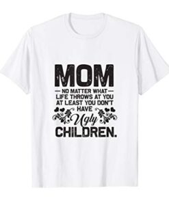 Lustige Mutter, egal was das Leben wirft T-Shirt
